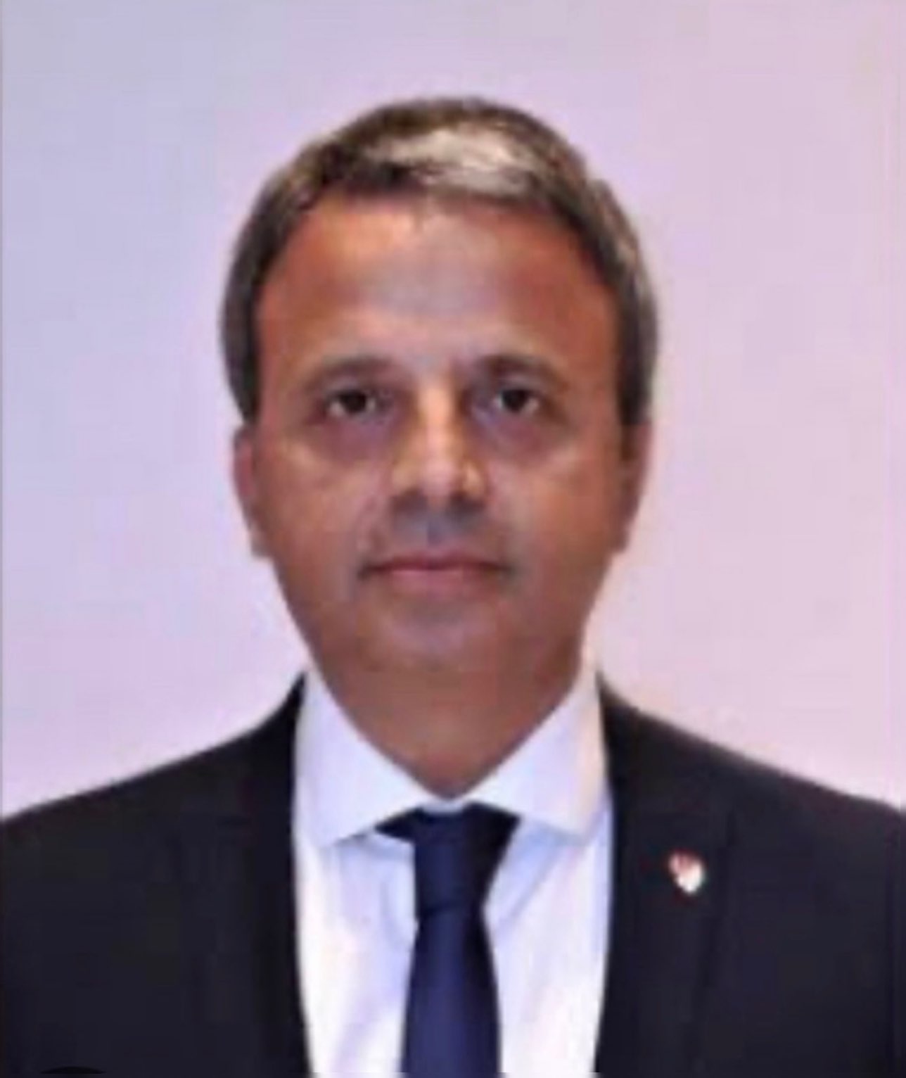 AHMET ŞAHİN&#39;DEN MADDİ YARDIM